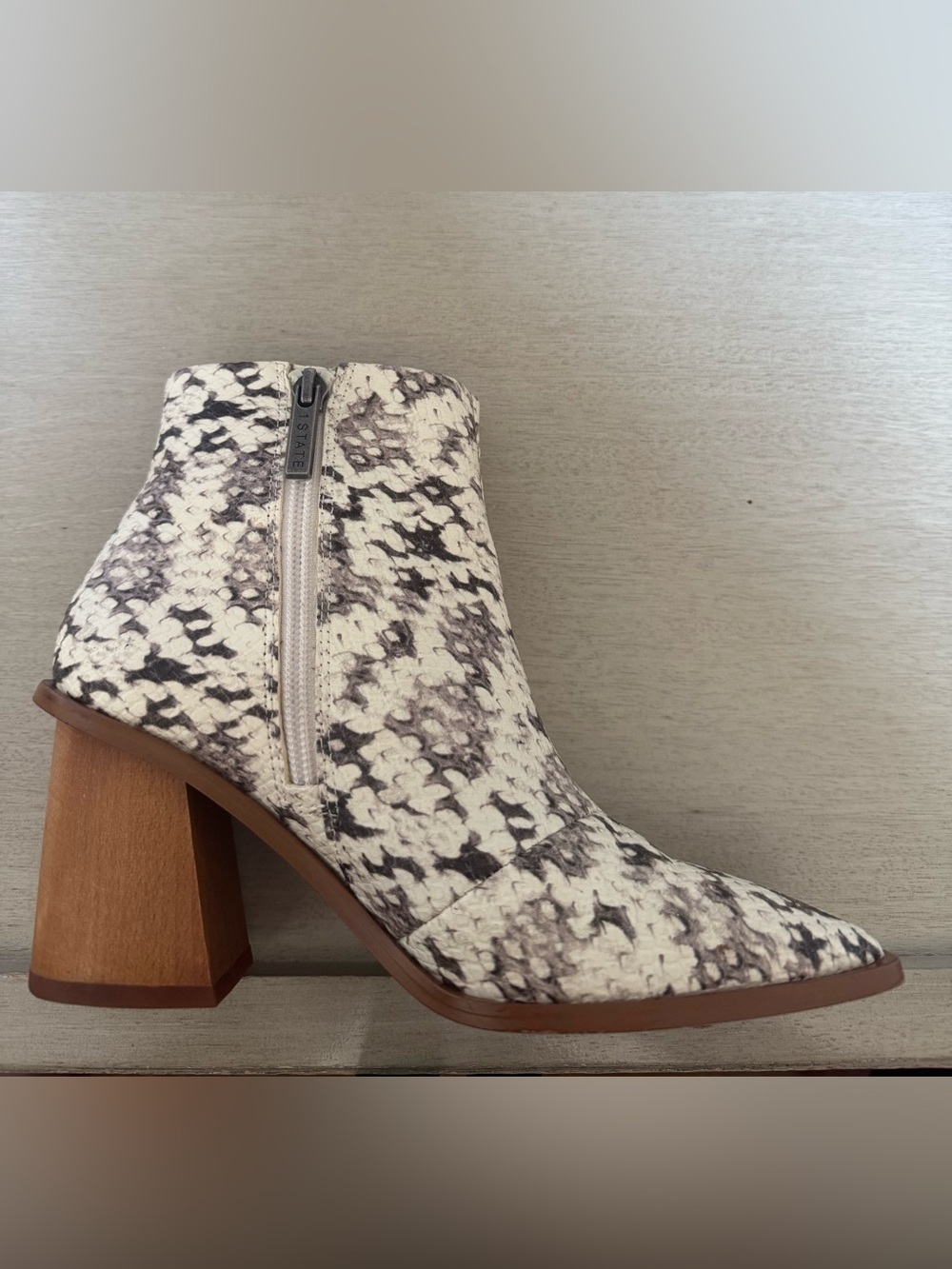 1 STATE Kelte Roccia Snake Print Leather Bootie Woodgrain Block Heel Pointed Toe - Picture 10 of 16